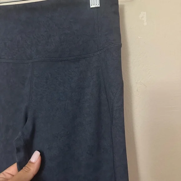 Vuori Pace High Rise Legging! Ocean Texture Blue! EUC - Picture 7 of 8